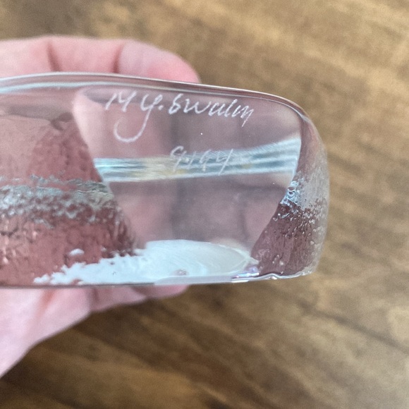 RARE Signed Mats Jonasson Etched Bird Wren Crystal Glass Paper Weight, 9194 - Picture 8 of 9